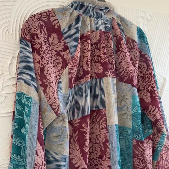 Coldwater Creek Women's SZ S Maroon Blue Cream Blouse Front 1/2 Button w/ Tie - Picture 9 of 13